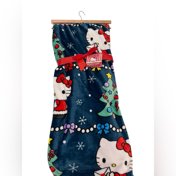 Hello Kitty Christmas Blue Snowflakes. Bows and Trees Holiday Throw‎ - Picture 2 of 6